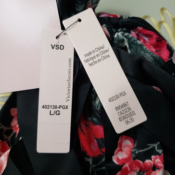 🛑 2 / $40 Sale! Victoria Secret Black Floral Slipper Set N… - Picture 8 of 14